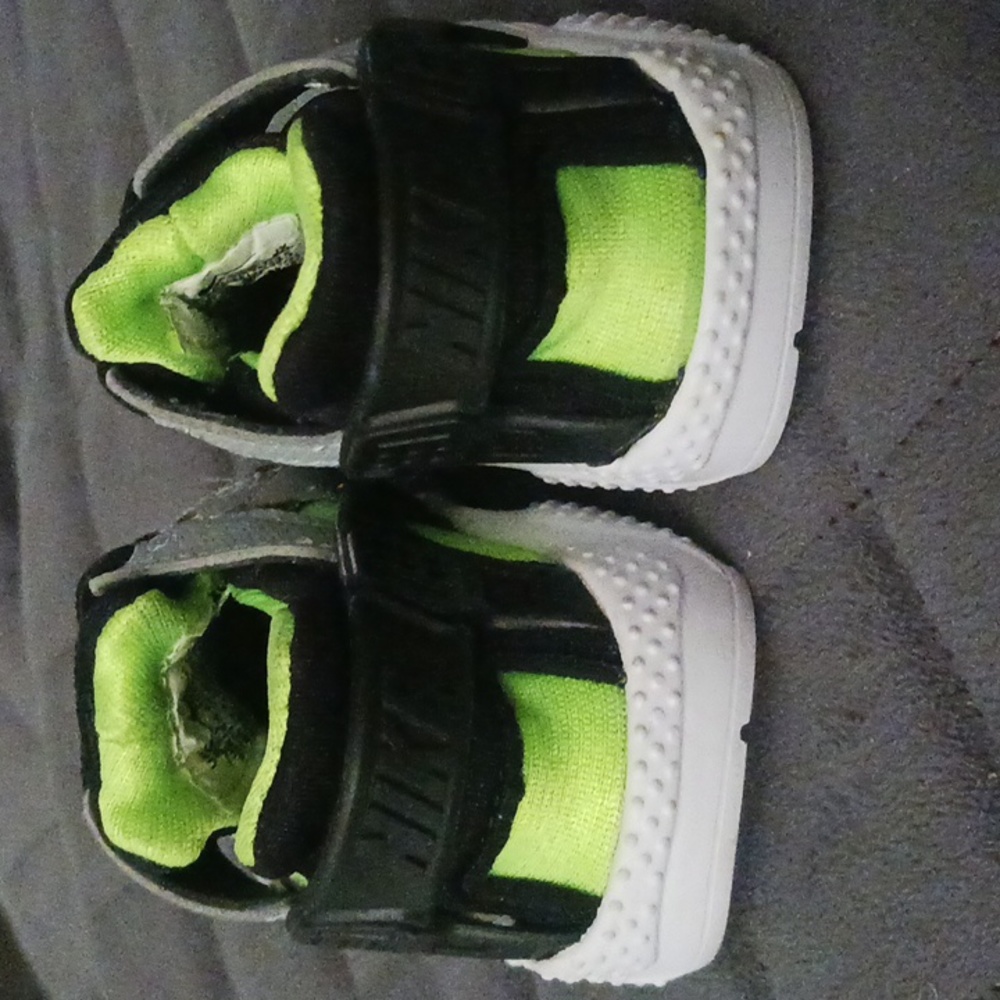 Nike - Picture 3 of 3